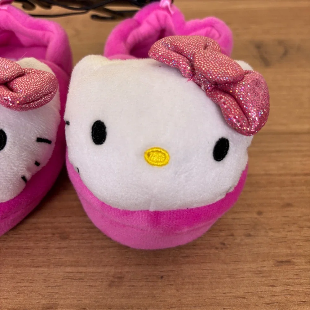 NEW SANRIO HELLO KITTY 3D Plush Slippers Pink Kids Size 5-6 Loungewear Comfort